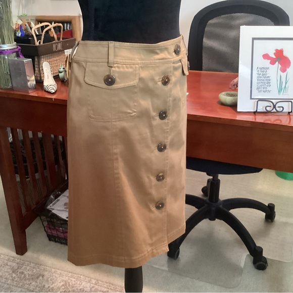 Jones New York Khaki Skirt - Picture 2 of 7